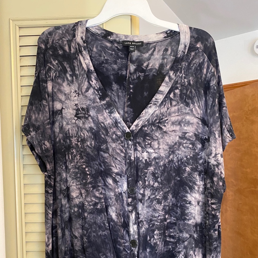 Tie dye tee with button and tie bottom